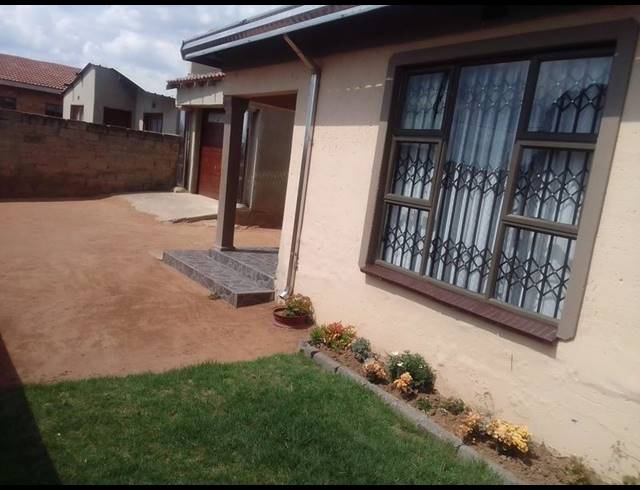 2 BEDROOM HOUSE FOR SALE IN RIETVALLEI AH